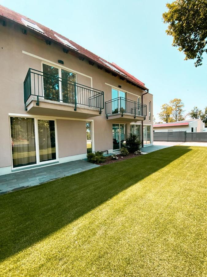 Appartamento Fresh Green Wellness Apartman By Bltn Siófok Esterno foto